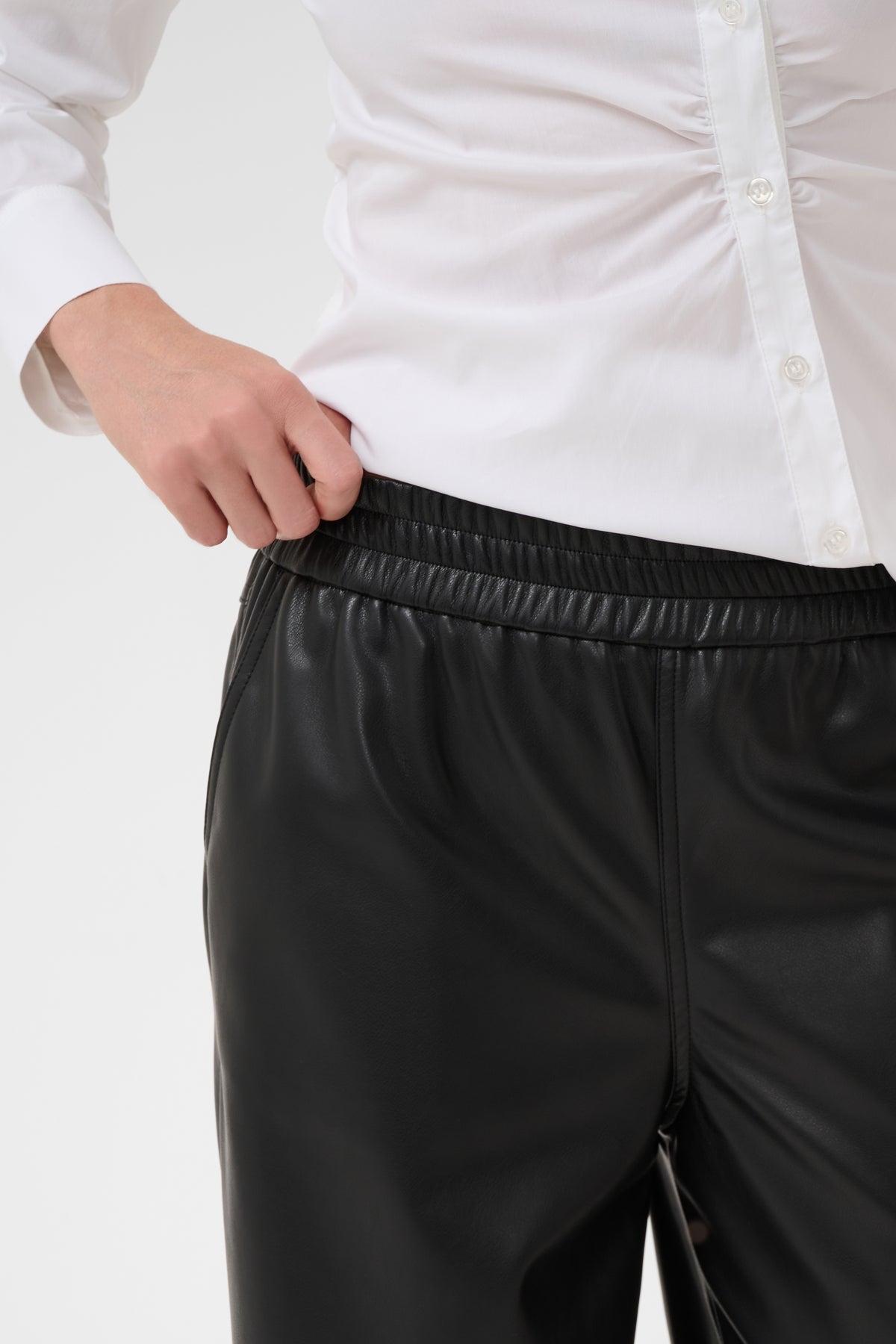 Kaffe KAarense Barrel Trouser Black Deep