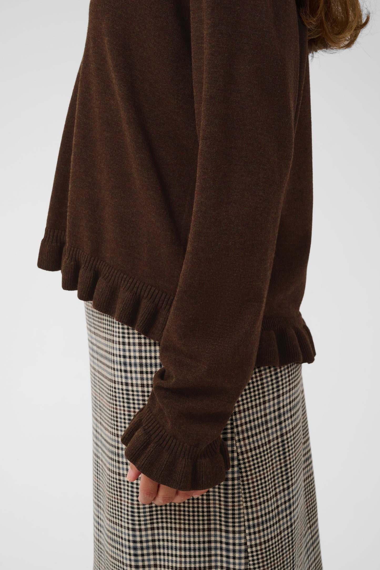 Culture Clare Annemarie Frill Vneck Pullover Coffee Bean