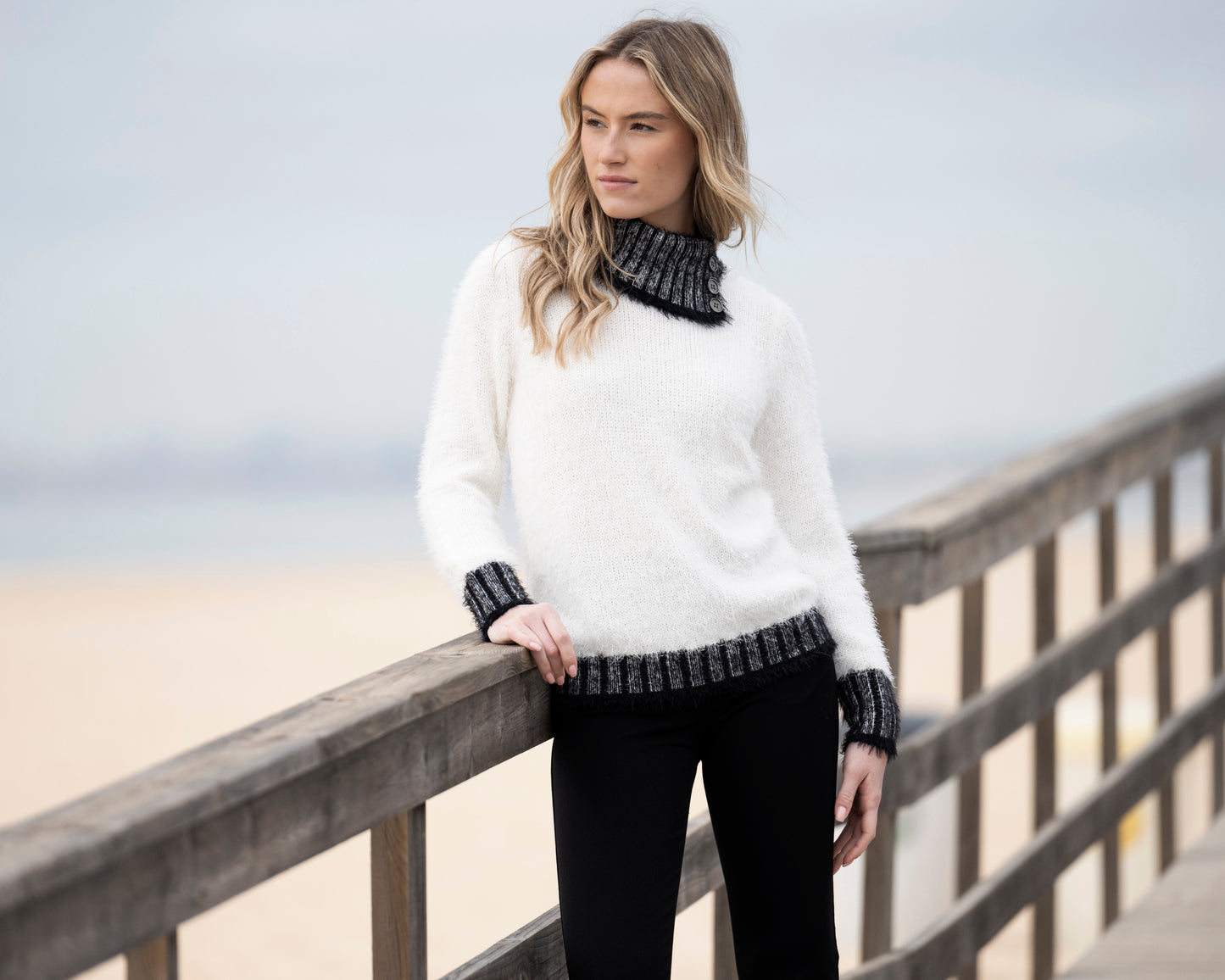 Marble White/Black Sweater 8026
