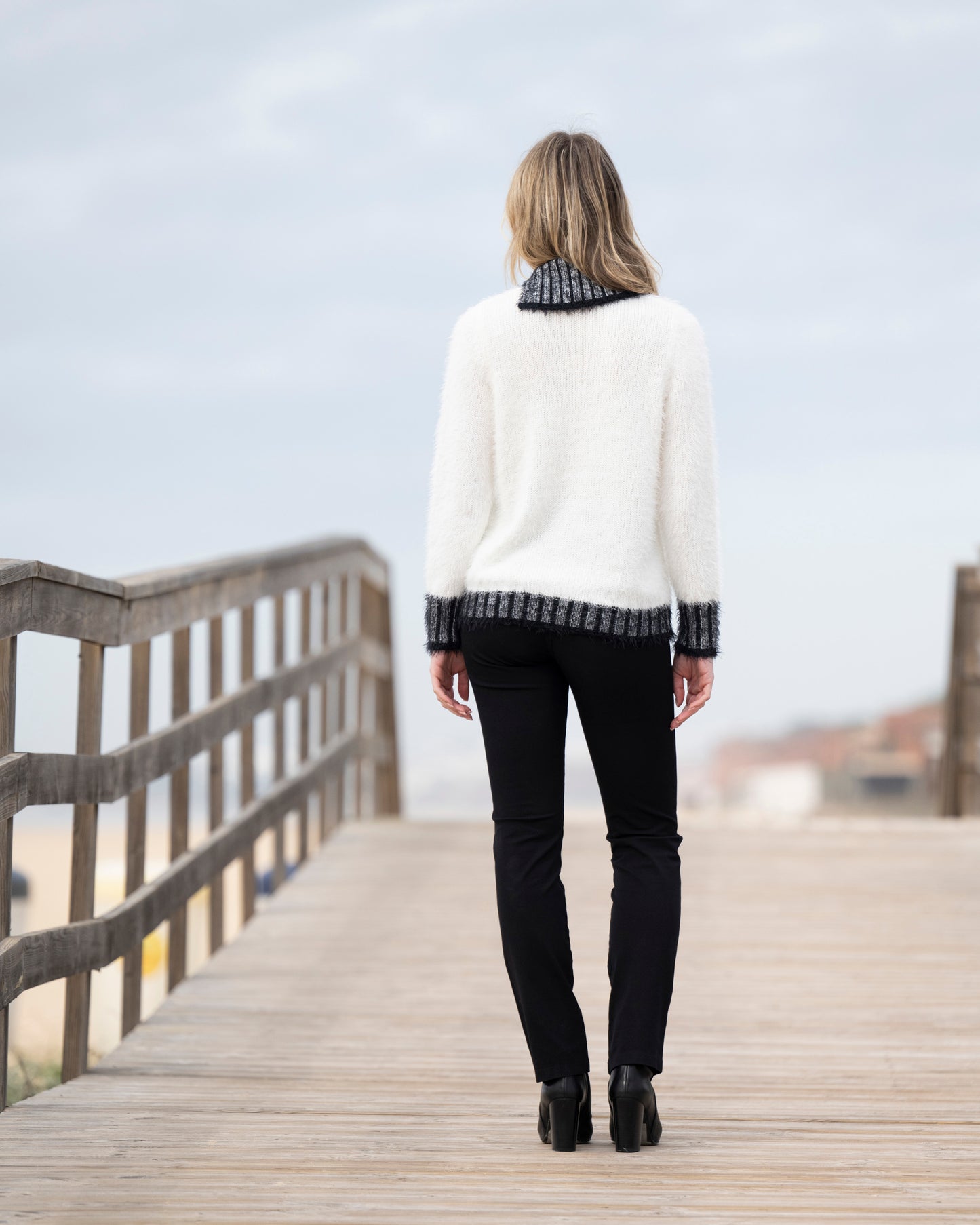 Marble White/Black Sweater 8026