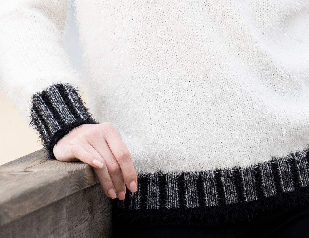 Marble White/Black Sweater 8026