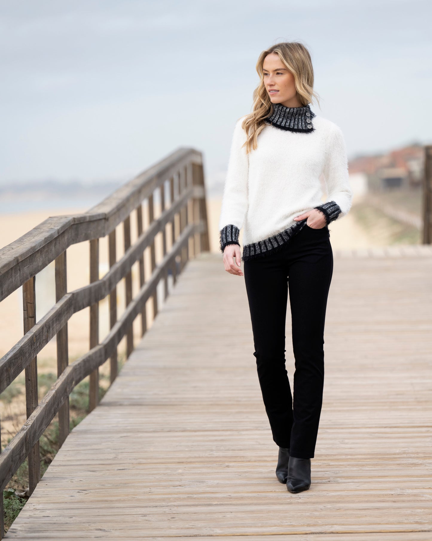 Marble White/Black Sweater 8026