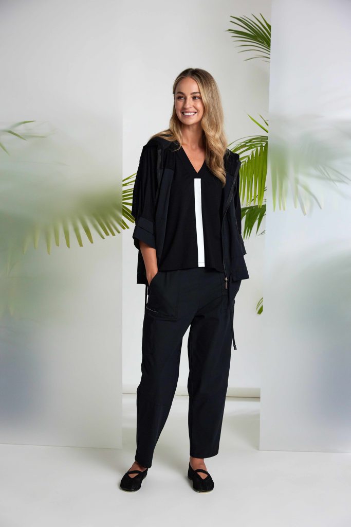 NAYA Vee Neck Top Black/White