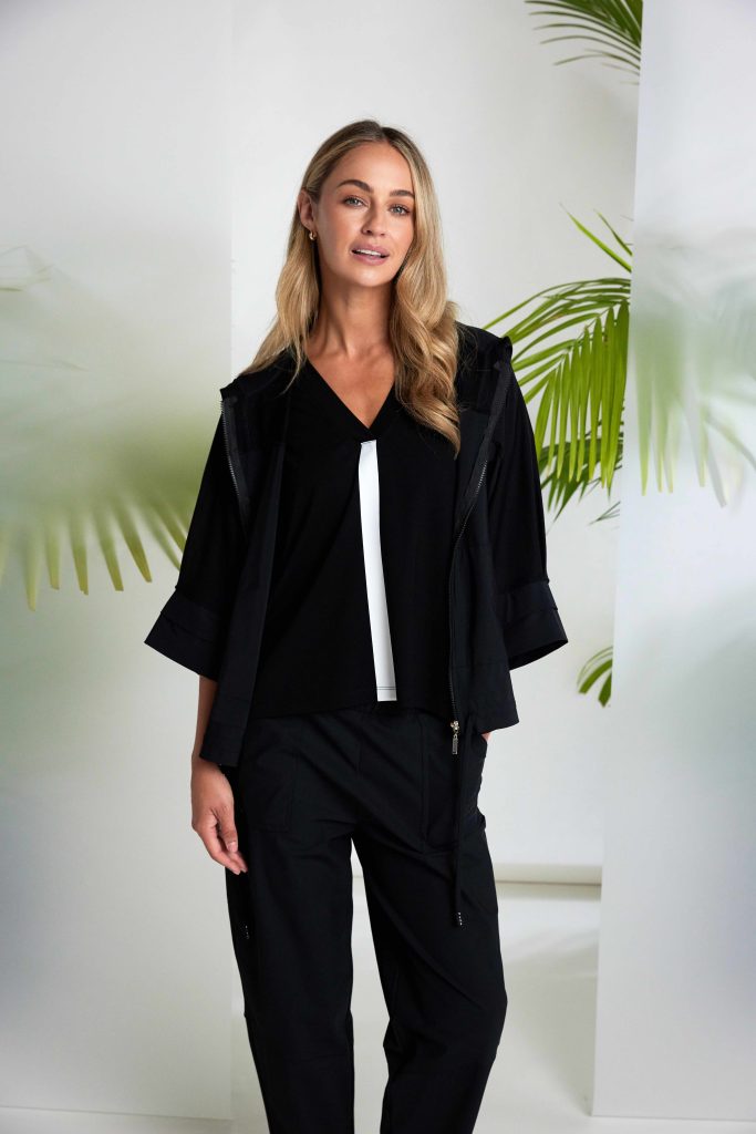 NAYA Vee Neck Top Black/White