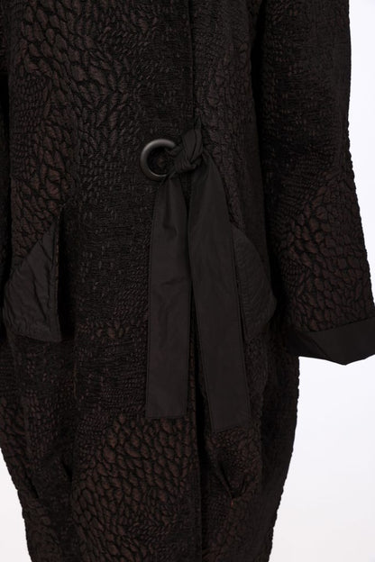 Naya Jaquard Coat With Ring Tie Detail Black/Choko