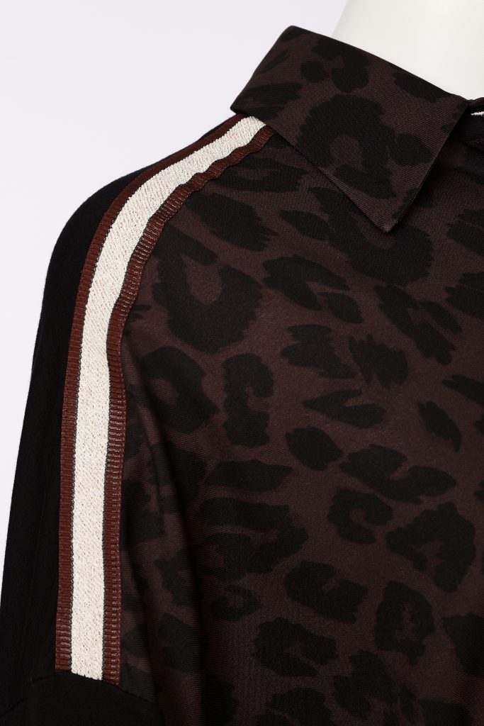 Naya Animal Collar Sleeve Top Black/Choko