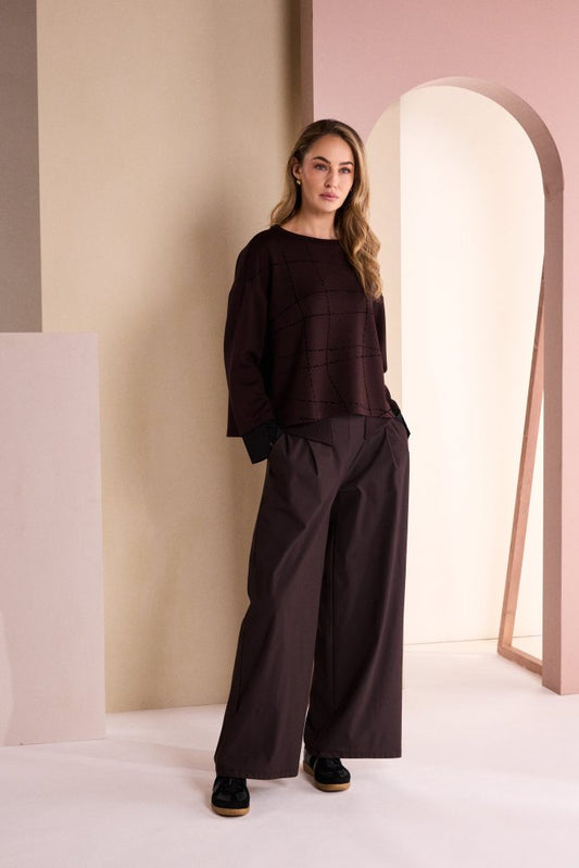 Naya Round Flocking Stitch Top Black/Choko