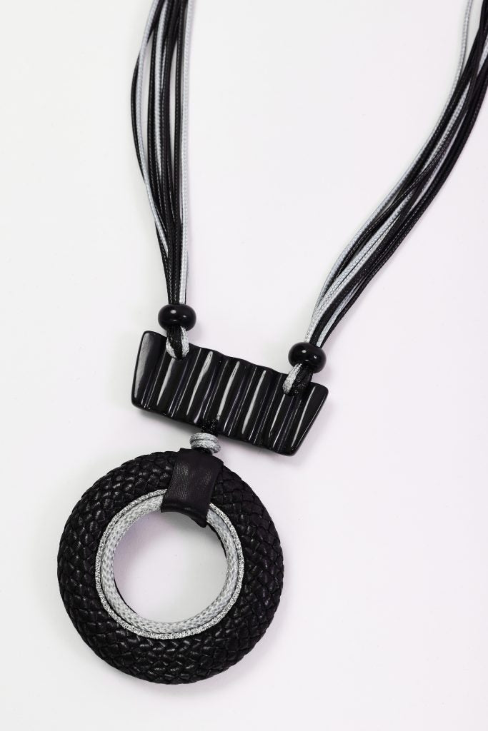Naya Leather Circle Necklace Black/Silver