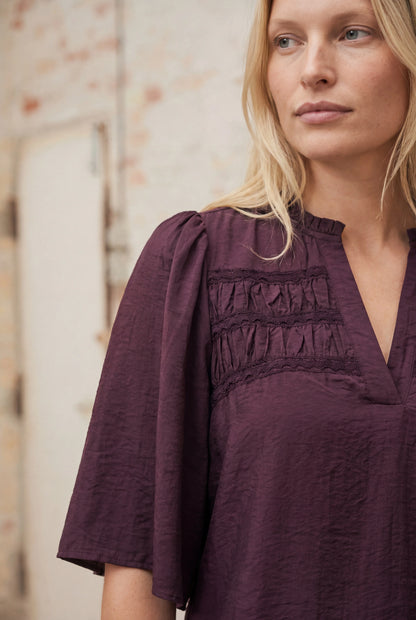 I Say Nova S/S Blouse Aubergine