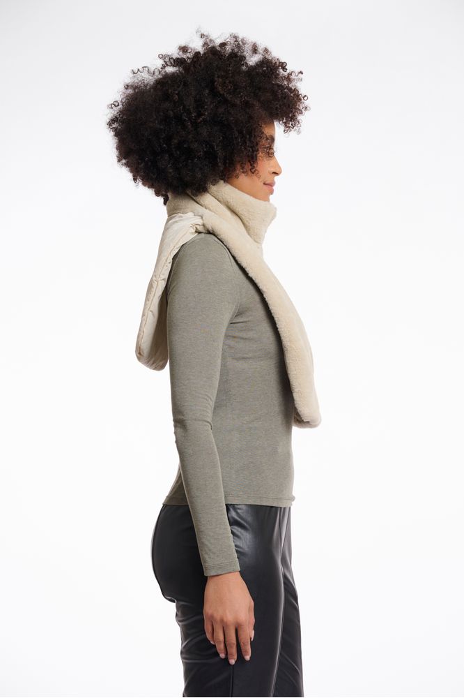 Rino & Pelle Birch Nura Faux Fur Bib