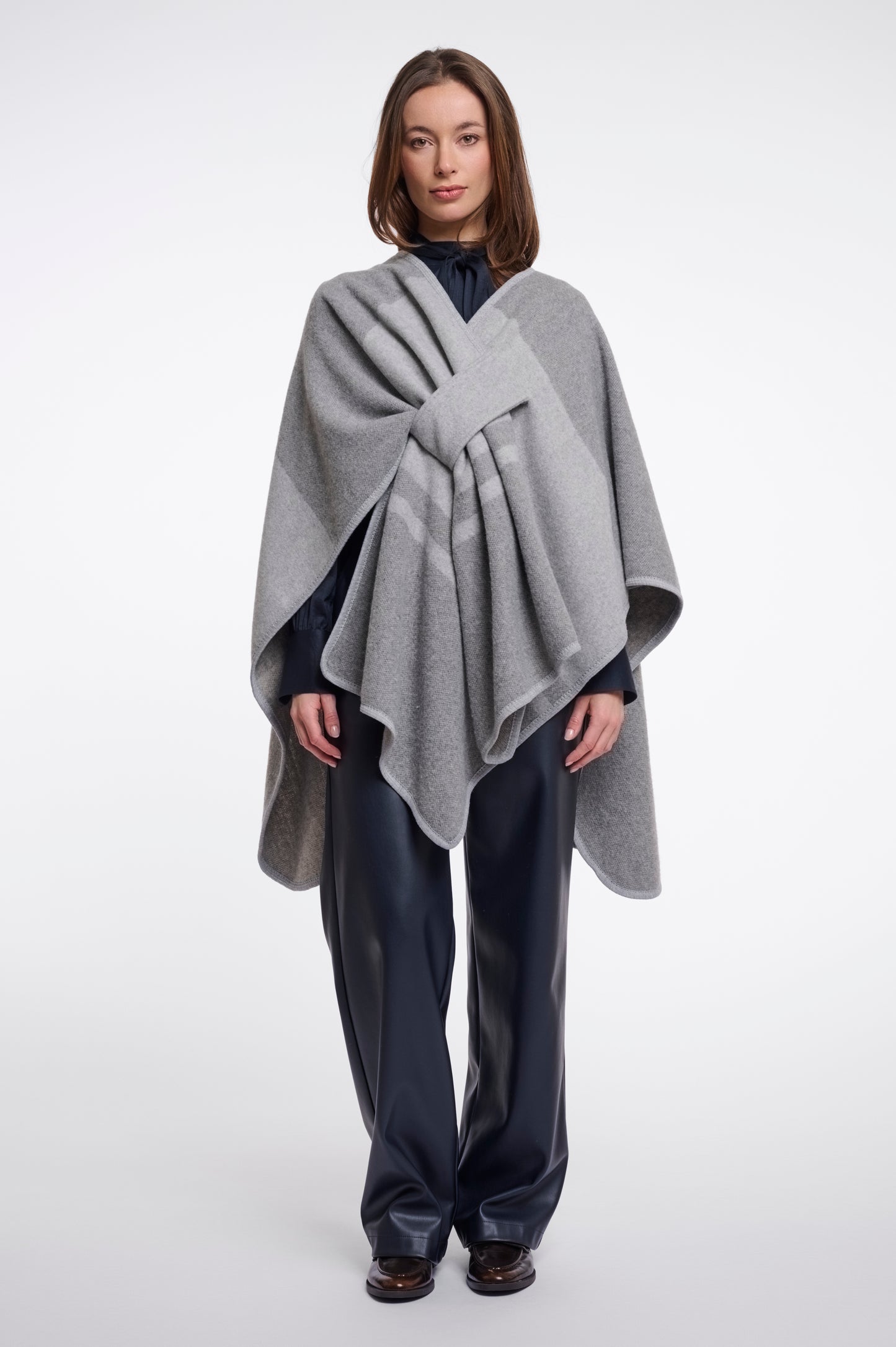Rino & Pelle Levi Cape-Light Grey